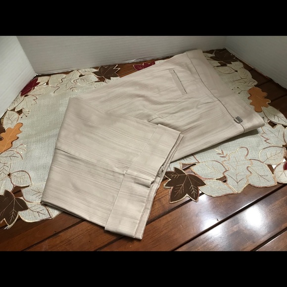 Ashworth Ladies Golf Capris - Picture 1 of 6